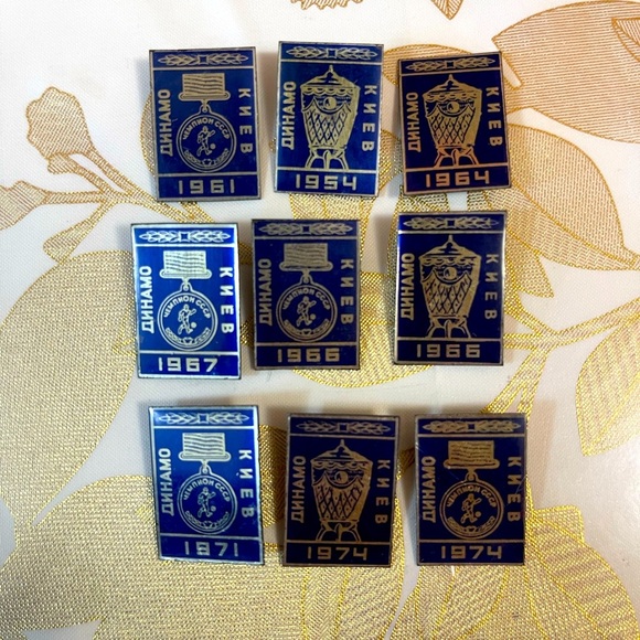 Set Of 26 VTG Soviet-era pins badges related to the Dynamo Kyiv football club - Picture 5 of 7
